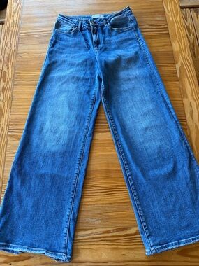 High-Rise Wide Leg Women's Jeans in Medium Blue